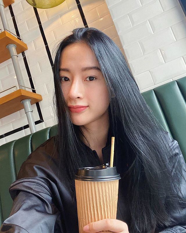 Angela Phương Trinh lên đồ sexy, khoe mặt mộc đáng mơ ước