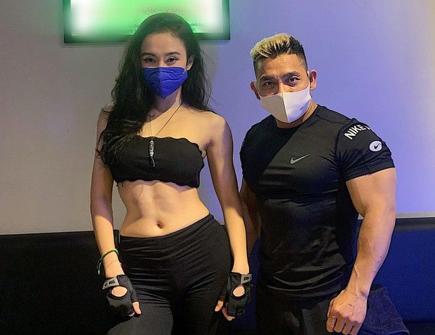 Angela Phương Trinh lên đồ sexy, khoe mặt mộc đáng mơ ước