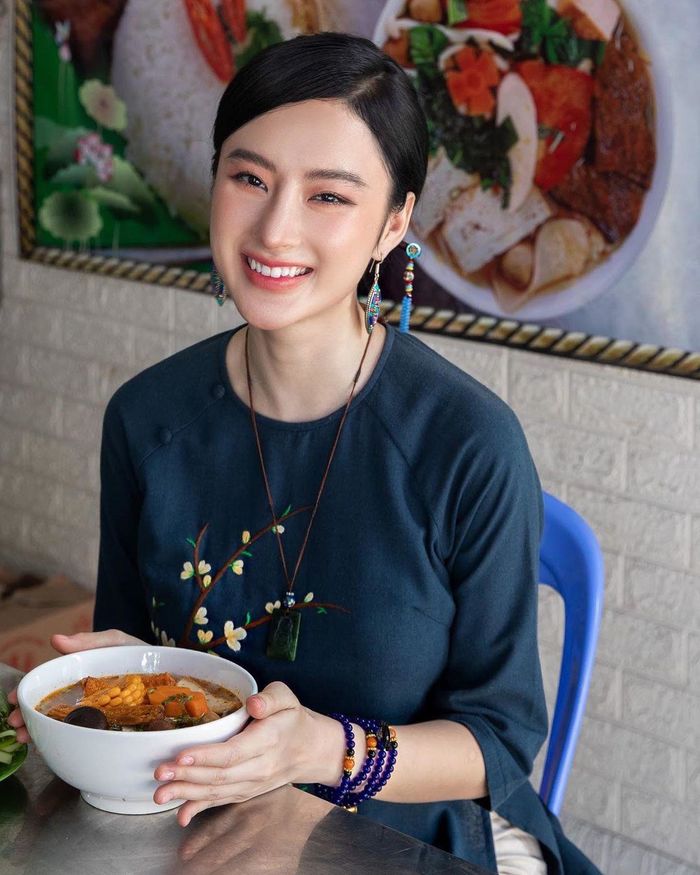 Angela Phương Trinh lên đồ sexy, khoe mặt mộc đáng mơ ước