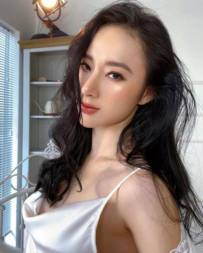Angela Phương Trinh lên đồ sexy, khoe mặt mộc đáng mơ ước