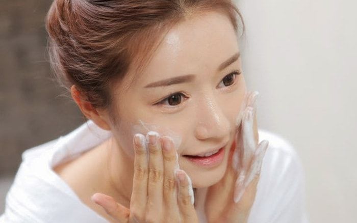Chăm rửa mặt mà da vẫn lên mụn, có thể do thời gian rửa mặt chưa đủ