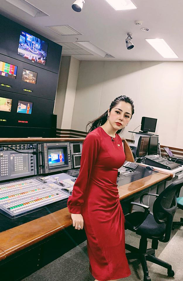 Chân dung bạn gái mới của Huỳnh Anh