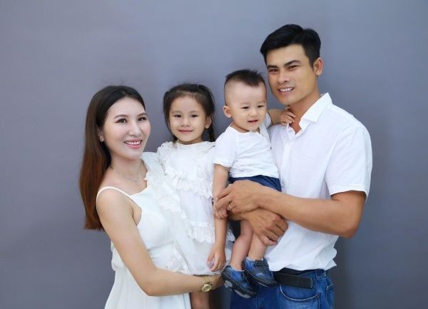 Bé gái sinh khó ở Đắk Lắk 4 năm trước bất ngờ lên bìa tạp chí Mỹ