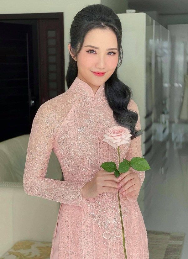 Primmy Trương là cô dâu mặc áo dài cưới màu hồng đẹp nhất