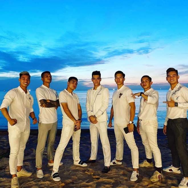 Lứa cầu thủ U23 Thường Châu vui vẻ trong đám cưới Công Phượng