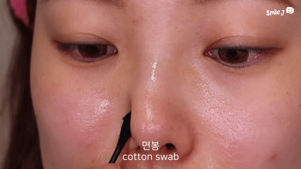 Dùng vaseline và dầu tẩy trang giúp đẩy nhân mụn còn se lỗ chân lông