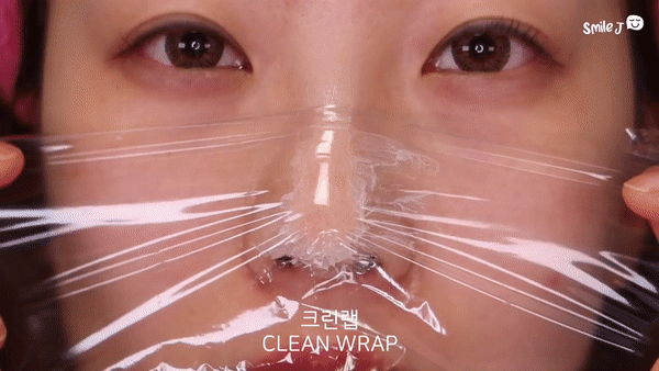 Dùng vaseline và dầu tẩy trang giúp đẩy nhân mụn còn se lỗ chân lông