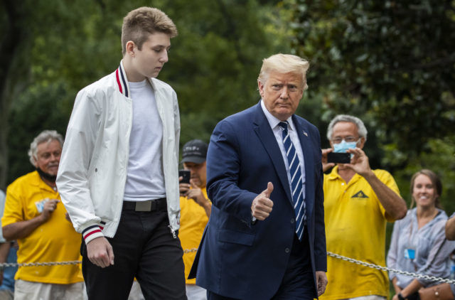 Hoàng tử nhà trắng Barron Trump: 14 tuổi cao hơn 2m, trổ mã tài tử