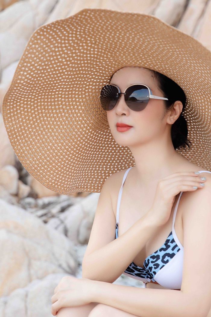 Giáng My 50 vẫn trẻ đẹp như gái 20: Hóa ra lão hóa ngược là có thật