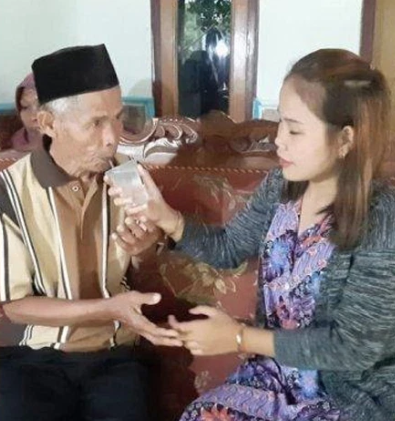 Sau 22 ngày chung chăn gối, cụ ông 78 tuổi bất ngờ ly hôn vợ 17 tuổi