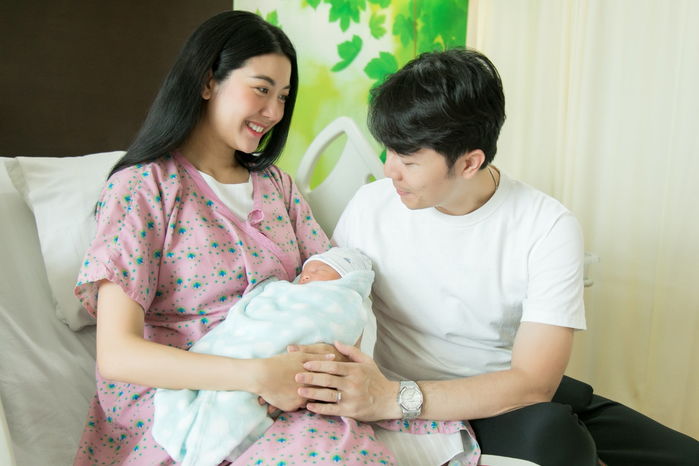 Á hậu Thúy Vân tái xuất ngoạn mục sau 1 tháng sinh con