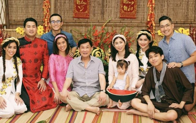 Hiếm hoi lắm mới lộ diện, anh chồng kín tiếng của Hà Tăng gây sốt