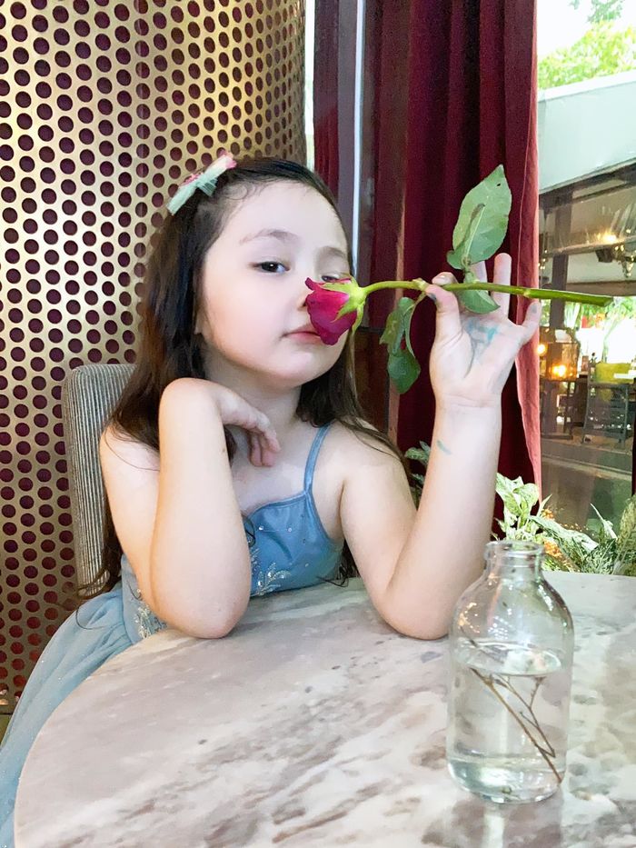 Hình ảnh Cadie Mộc Trà lớn phổng phao làm dân tình “tan chảy”