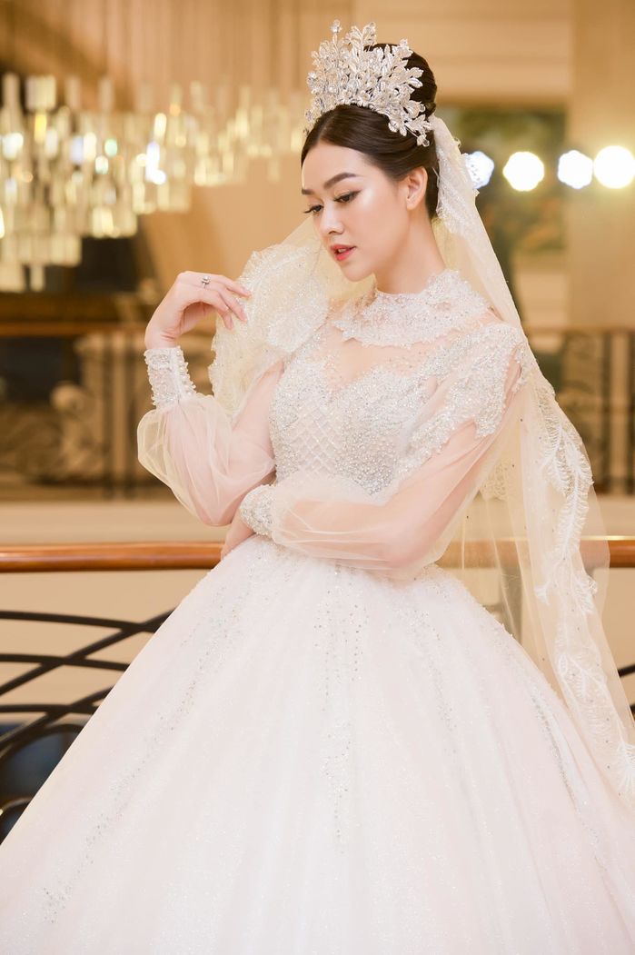 6 Hoa hậu, Á hậu Việt vội lấy chồng sau đăng quang