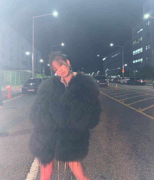 Jisoo, Jennie chụp ảnh trong điều kiện thiếu sáng vẫn đẹp mê hồn