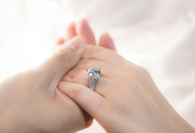Khoảnh khắc ngọt ngào trong lễ ăn hỏi của Phan Thành - Primmy Trương