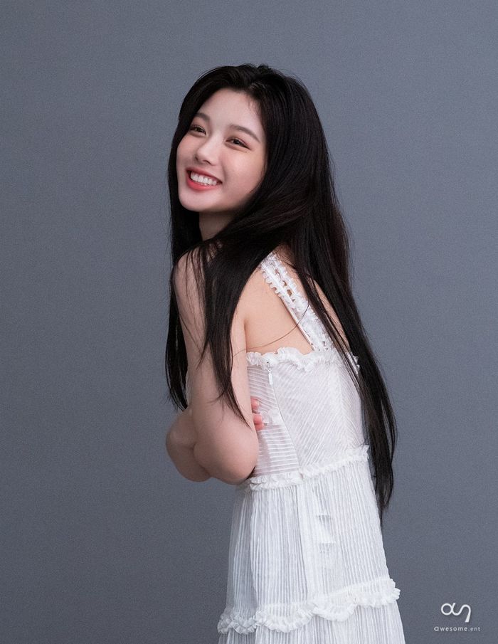Bộ ảnh mới của Kim Yoo Jung khi về Awesome Entertainment