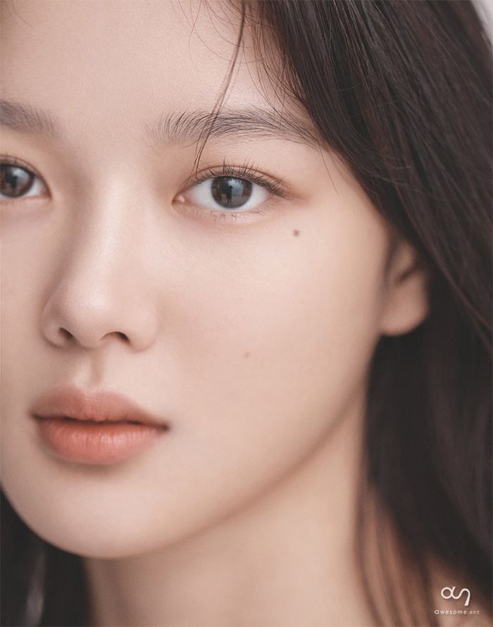 Bộ ảnh mới của Kim Yoo Jung khi về Awesome Entertainment