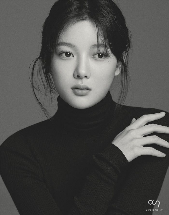 Bộ ảnh mới của Kim Yoo Jung khi về Awesome Entertainment