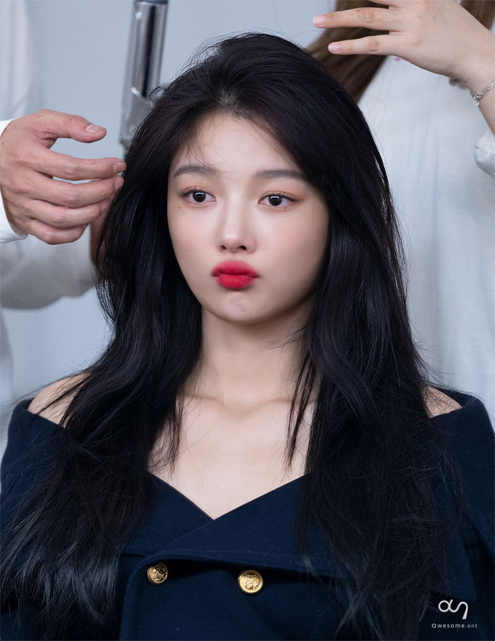 Bộ ảnh mới của Kim Yoo Jung khi về Awesome Entertainment