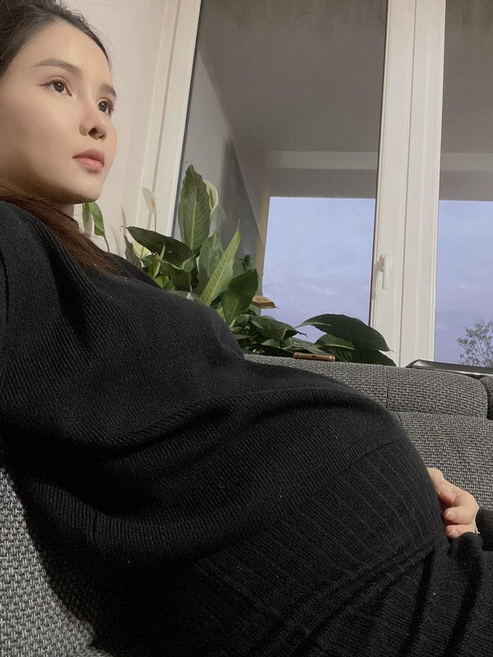 Kỳ lạ bà xã Mạc Hồng Quân: Sắc vóc đầu - cuối thai kỳ 1 trời 1 vực