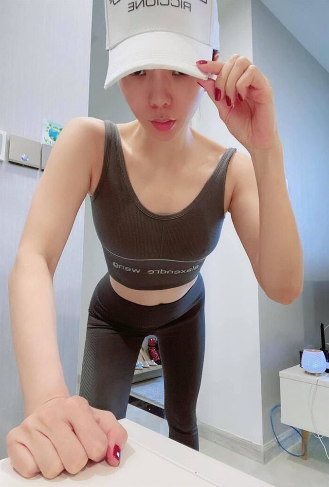 Lệ Quyên lại đăng ảnh gợi cảm: