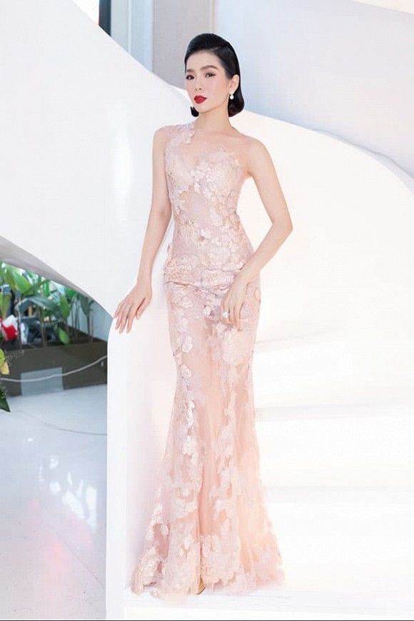 Lệ Quyên lại đăng ảnh gợi cảm:
