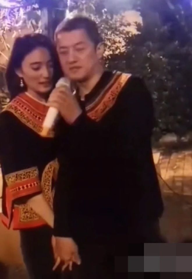 Lý Á Bằng có bạn gái mới sau khi ly hôn Vương Phi