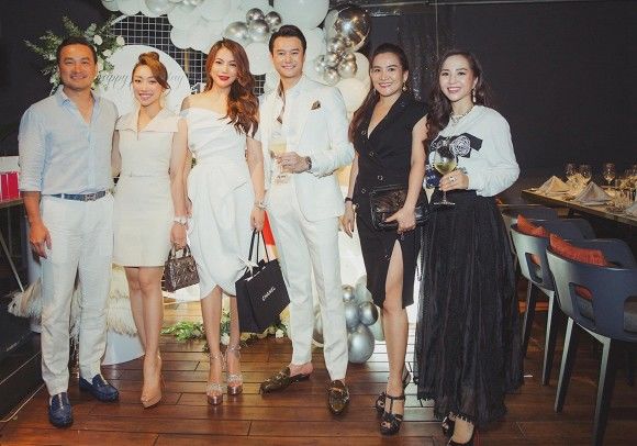 Mẹ con Trương Ngọc Ánh diện đồ đôi mừng sinh nhật