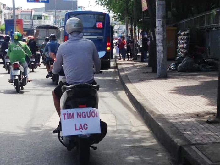 Mẹ già 6 năm tìm con trai mất tích, khóc đến mờ mắt, tóc bạc nửa đầu