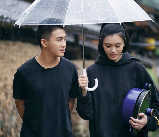 Sao nữ bị chồng quản chuyện ăn mặc: Hoàng Oanh bị cấm mặc đồ hồng