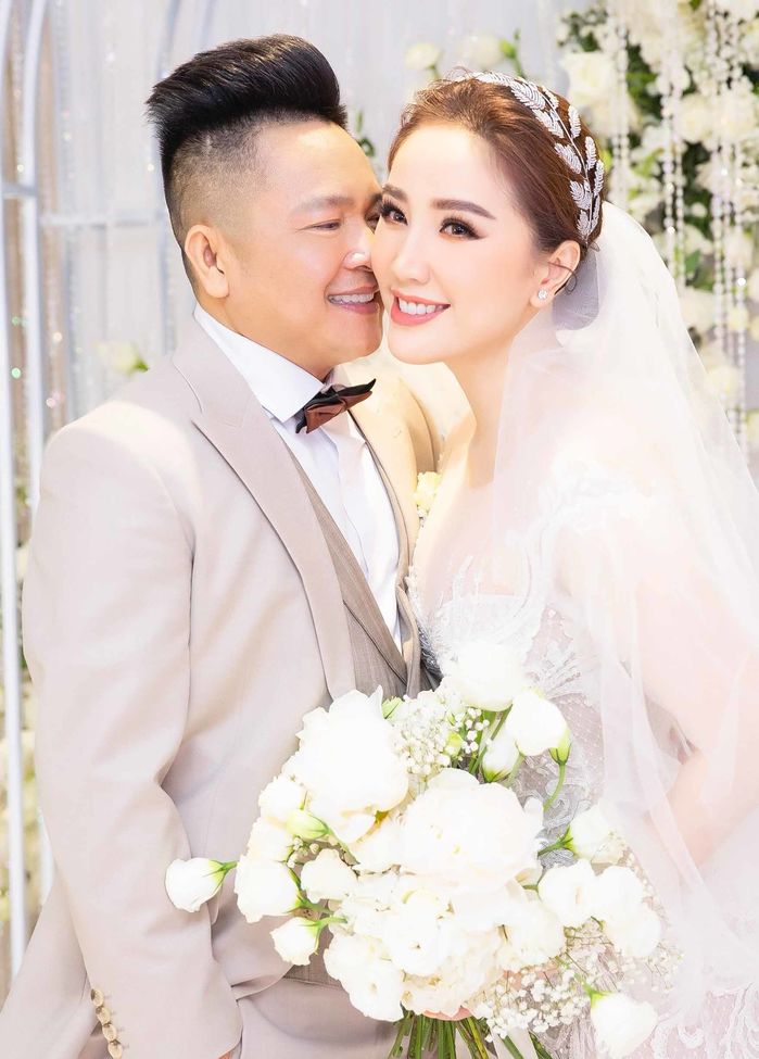 Mỹ nhân Việt bị soi mói đời tư sau đám cưới hoành tráng