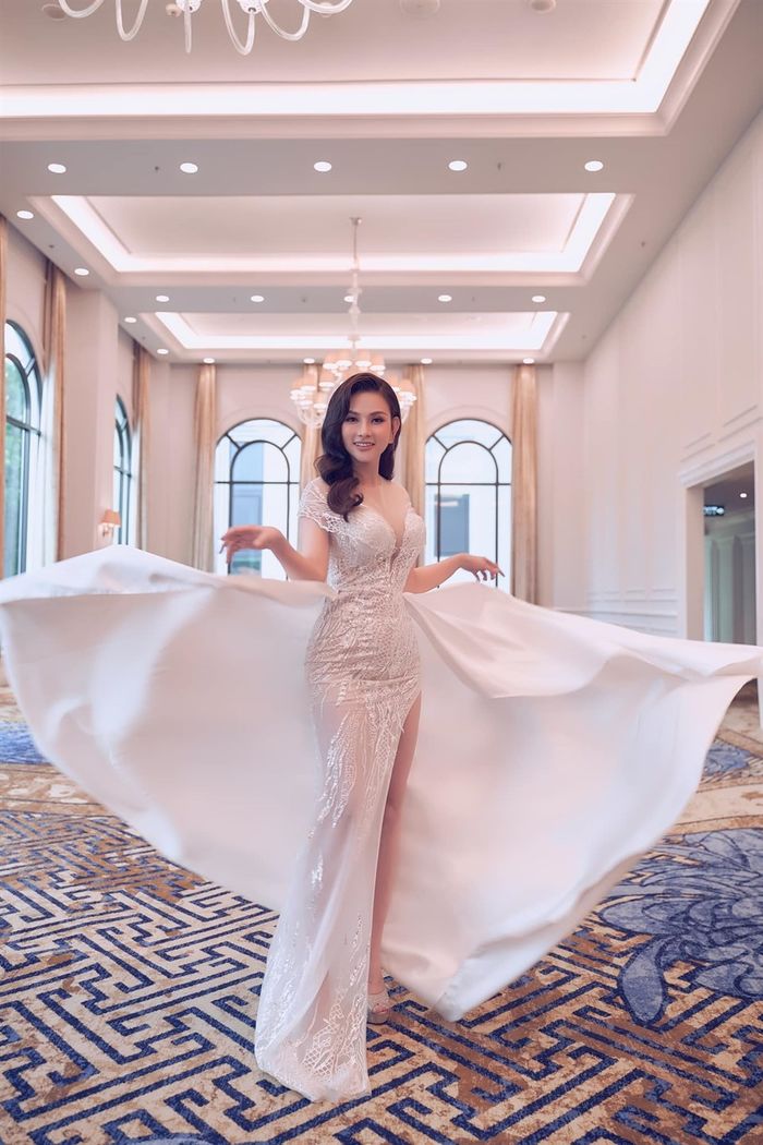 Mỹ nhân Việt trở lại với công việc chỉ ít ngày sau sinh