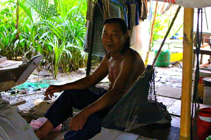 Nhà ở khu quận 7, người đàn ông ngoài 60 vẫn bỏ nhà ra sống gầm cầu