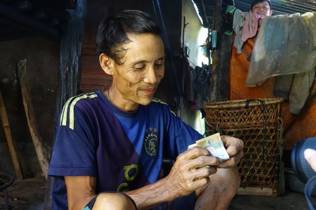 Người rừng Hồ Văn Lang sau 7 năm về làng: Đã biết tiền, muốn cưới vợ
