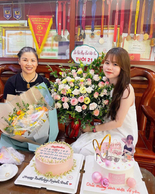 Những bóng hồng của cầu thủ Quang Hải