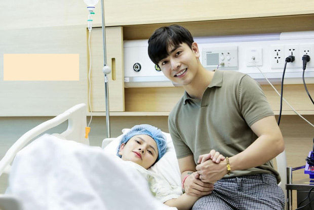 Những ông chồng Vbiz đưa vợ đi đẻ: Kim Lý không rời vợ nửa bước