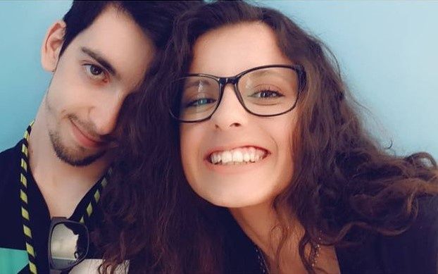 Kika Martins: Nữ gamer dùng khuỷu tay di chuột dù liệt nửa người