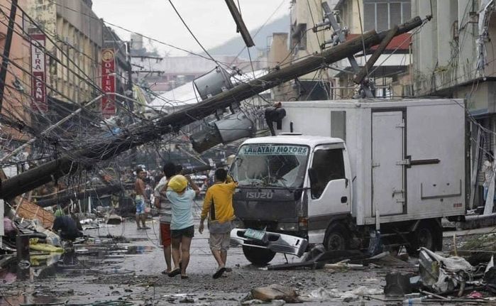 Siêu bão Goni đổ bộ tàn phá diện rộng, Philippines xác xơ sau bão