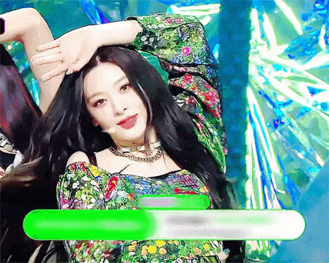 STAYC có 3 thành viên visual thế hệ mới: Se Eun, Yoon và J