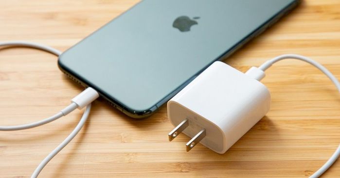 Thay đổi cách sạc để pin iPhone bền hơn: Nhất là tránh sạc nhanh