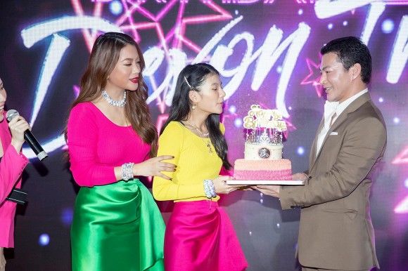 Trương Ngọc Ánh và chồng cũ mừng sinh nhật ái nữ tròn 12 tuổi