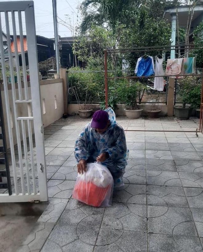 Thương con thiếu hơi mẹ, người cha Quảng Trị vượt 50 km để xin sữa