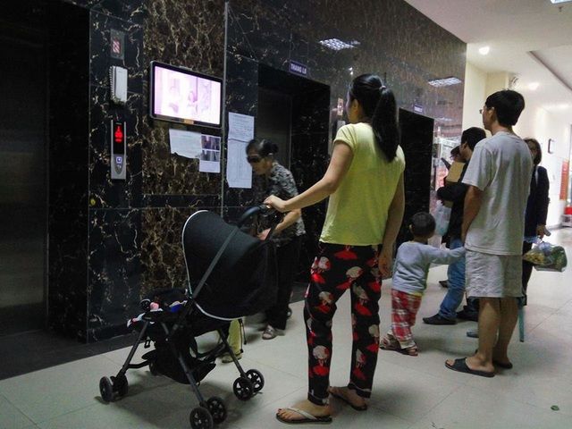 Không cho trẻ em trong chung cư xiên nướng, cô gái bị chửi tham ăn