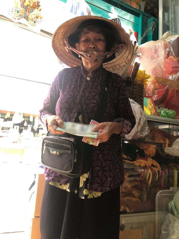 Nam thanh niên lừa 18 tờ vé số và 1,3 triệu đồng của cụ bà 76 tuổi