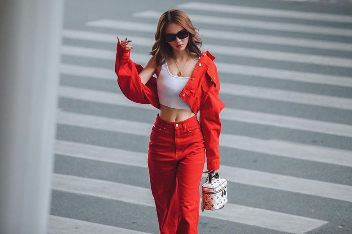 Thời trang sao Việt tuần qua: Tiểu Vy khoe cặp tuyết lê đẹp xỉu