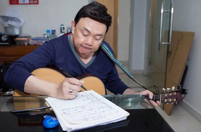 Nghệ sĩ Chí Tài: 20 năm sống giản dị tại Việt Nam, ôm ước mơ tuổi già