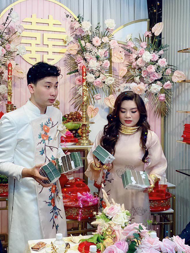 4 đám cưới đình đám năm 2020: Cô dâu Sài Gòn đeo vàng trĩu cổ
