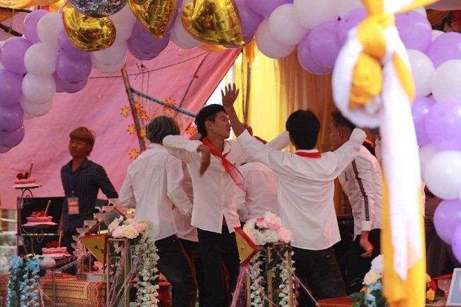 4 đám cưới đình đám năm 2020: Cô dâu Sài Gòn đeo vàng trĩu cổ