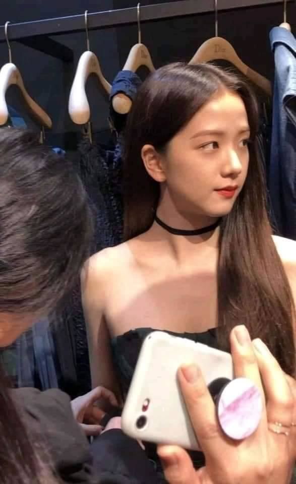 Bóc trần nhan sắc sao Hàn qua ảnh chụp lén: Yoona chuẩn nữ thần